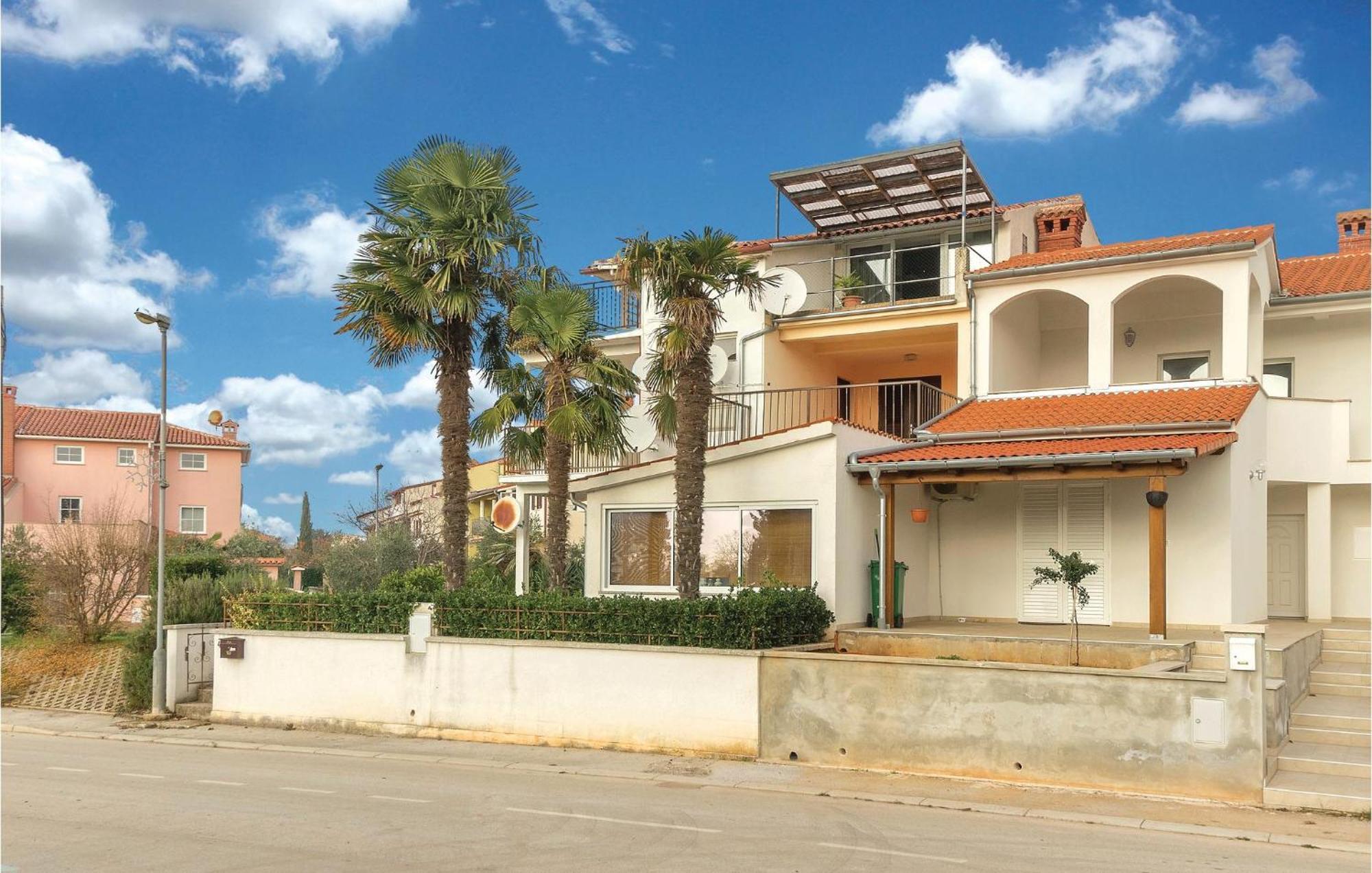 Lovely Apartment In Fazana With House Sea View Exterior photo